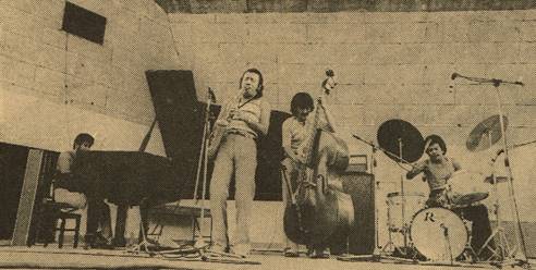 \t@[ɍĂj̊̊G

x̐xŎIɐꂽ